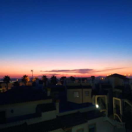 Agradable Adosado Con Piscina, Duchas Hidromasaje Villa Torrevieja Eksteriør bilde