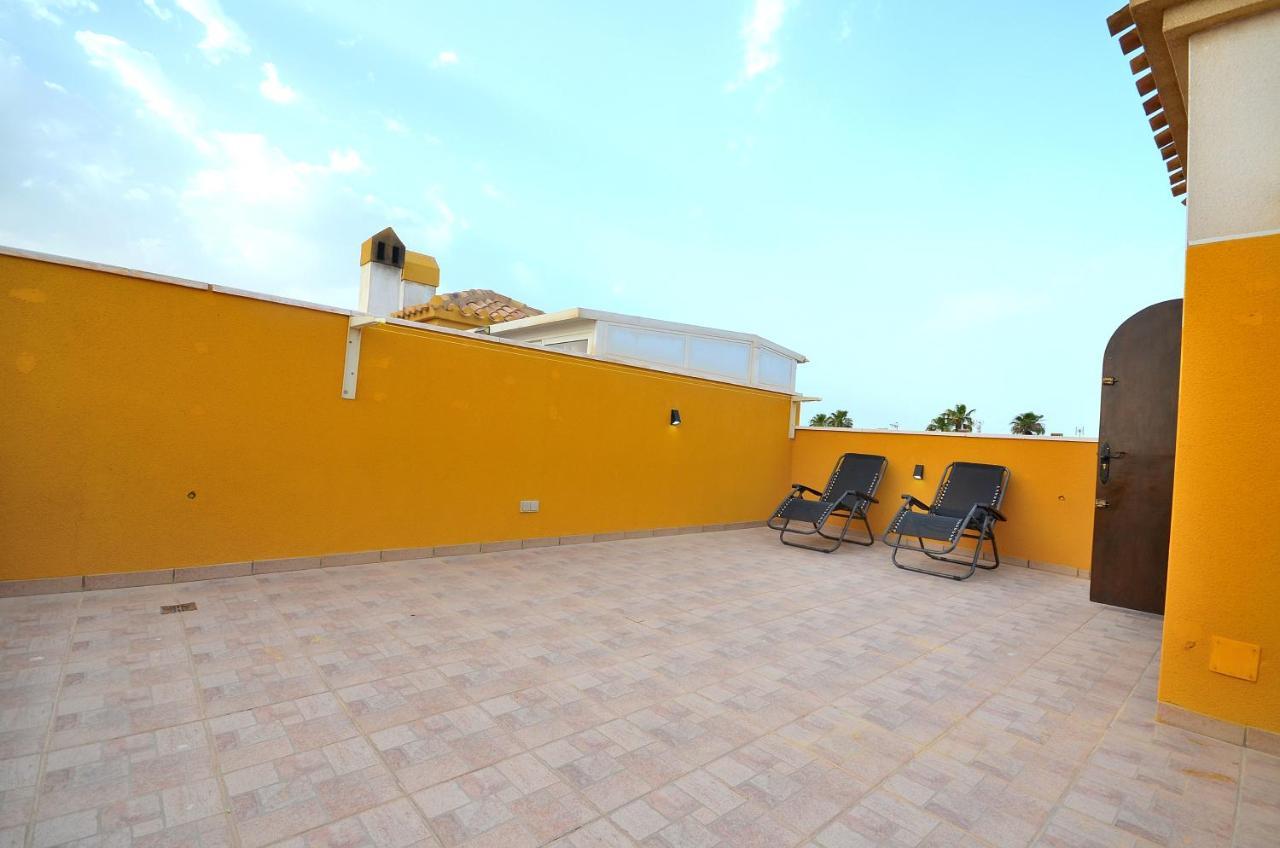 Agradable Adosado Con Piscina, Duchas Hidromasaje Villa Torrevieja Eksteriør bilde