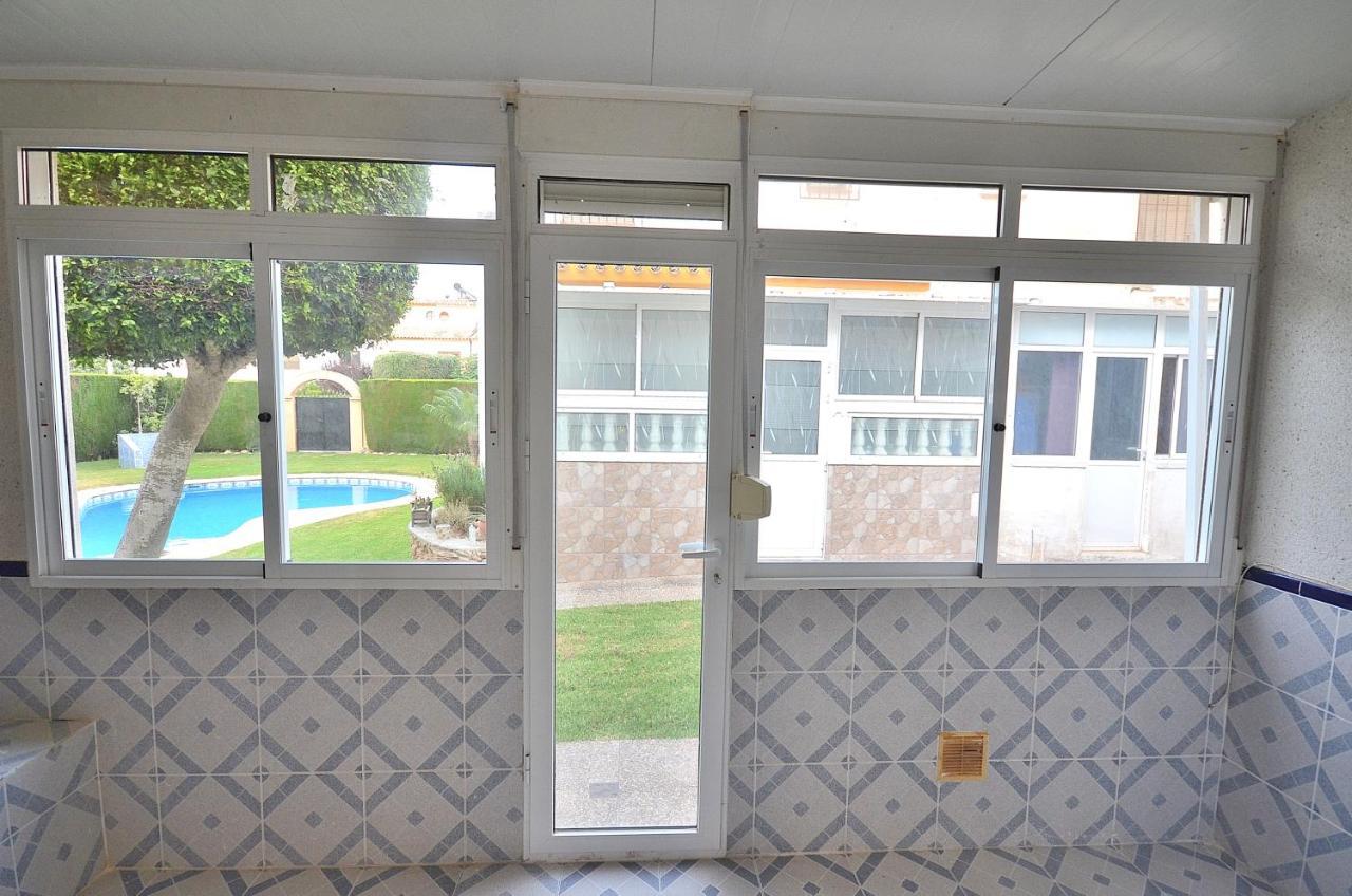 Agradable Adosado Con Piscina, Duchas Hidromasaje Villa Torrevieja Eksteriør bilde
