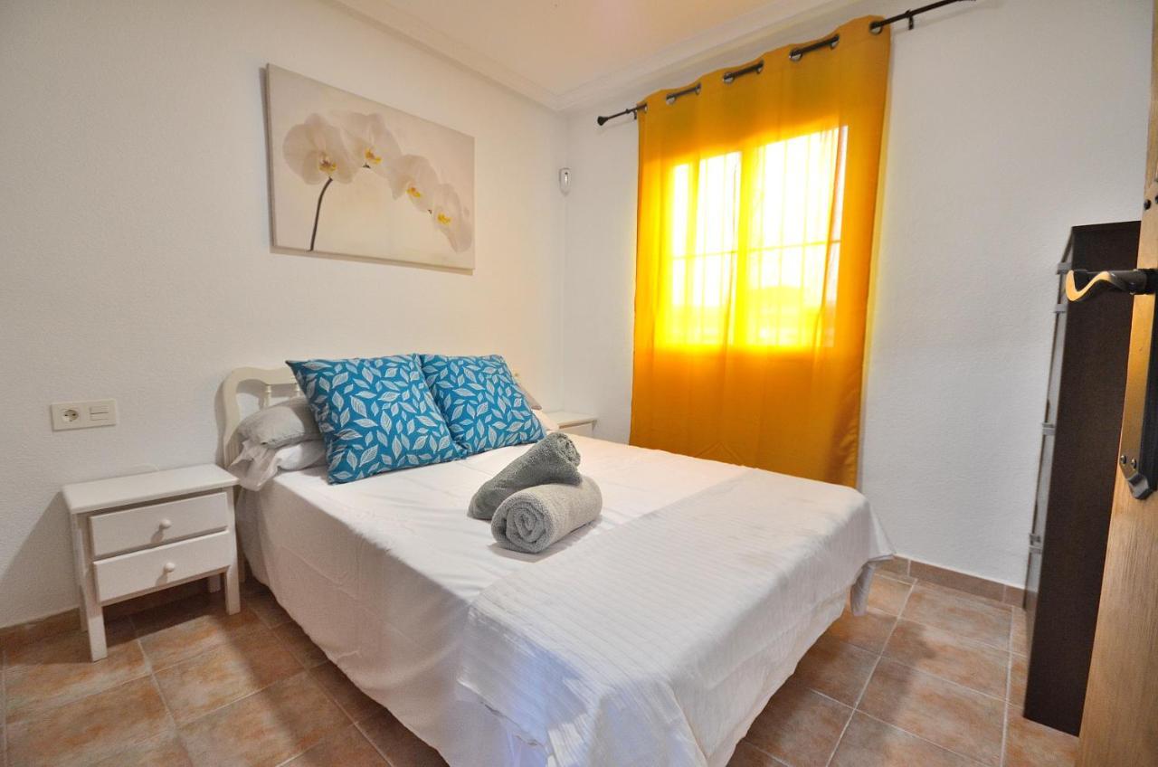 Agradable Adosado Con Piscina, Duchas Hidromasaje Villa Torrevieja Eksteriør bilde
