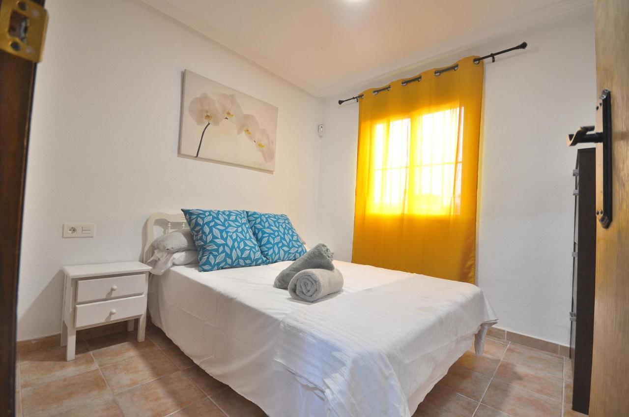 Agradable Adosado Con Piscina, Duchas Hidromasaje Villa Torrevieja Eksteriør bilde