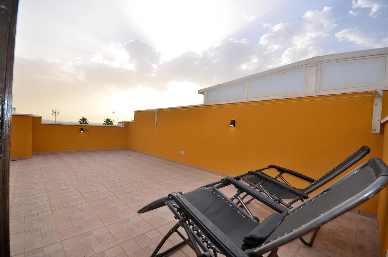 Agradable Adosado Con Piscina, Duchas Hidromasaje Villa Torrevieja Eksteriør bilde