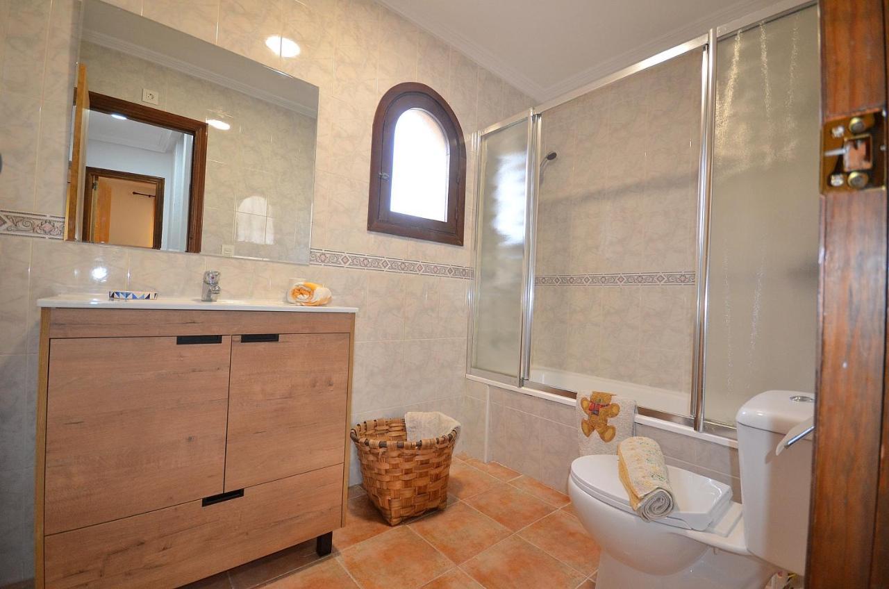 Agradable Adosado Con Piscina, Duchas Hidromasaje Villa Torrevieja Eksteriør bilde