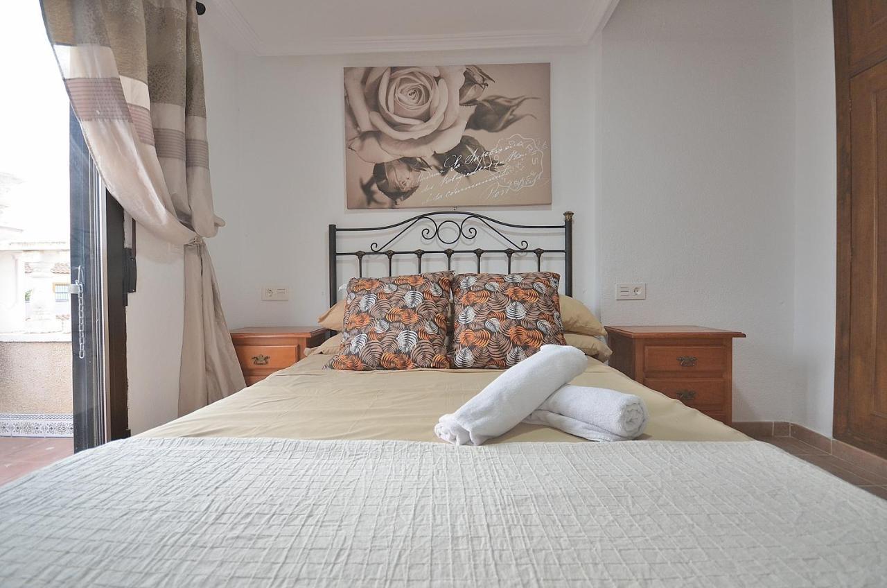 Agradable Adosado Con Piscina, Duchas Hidromasaje Villa Torrevieja Eksteriør bilde