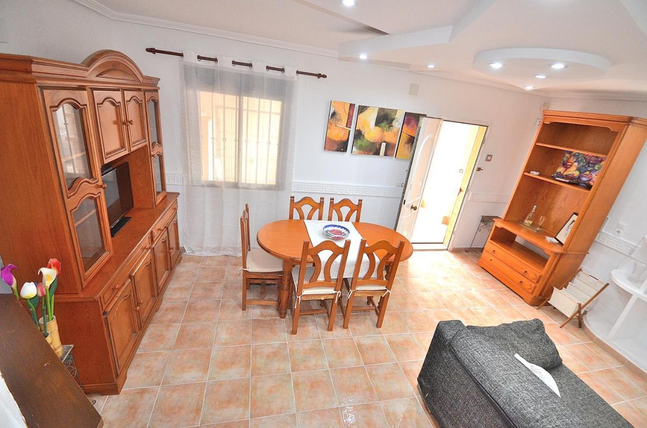 Agradable Adosado Con Piscina, Duchas Hidromasaje Villa Torrevieja Eksteriør bilde