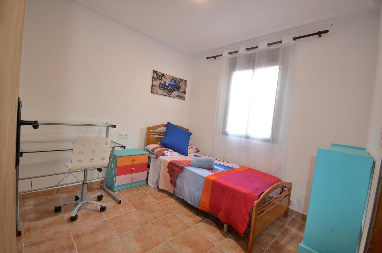 Agradable Adosado Con Piscina, Duchas Hidromasaje Villa Torrevieja Eksteriør bilde