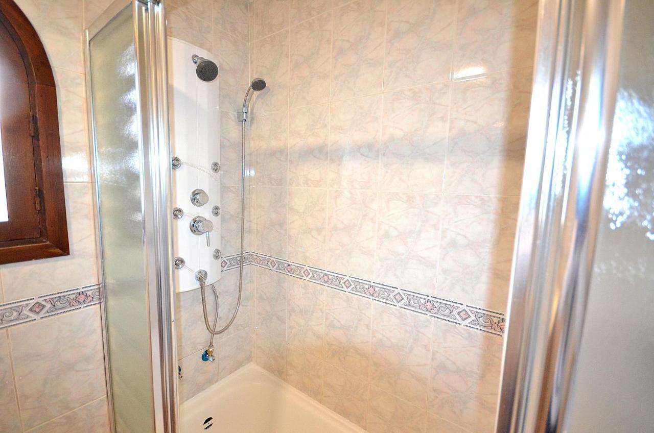 Agradable Adosado Con Piscina, Duchas Hidromasaje Villa Torrevieja Eksteriør bilde