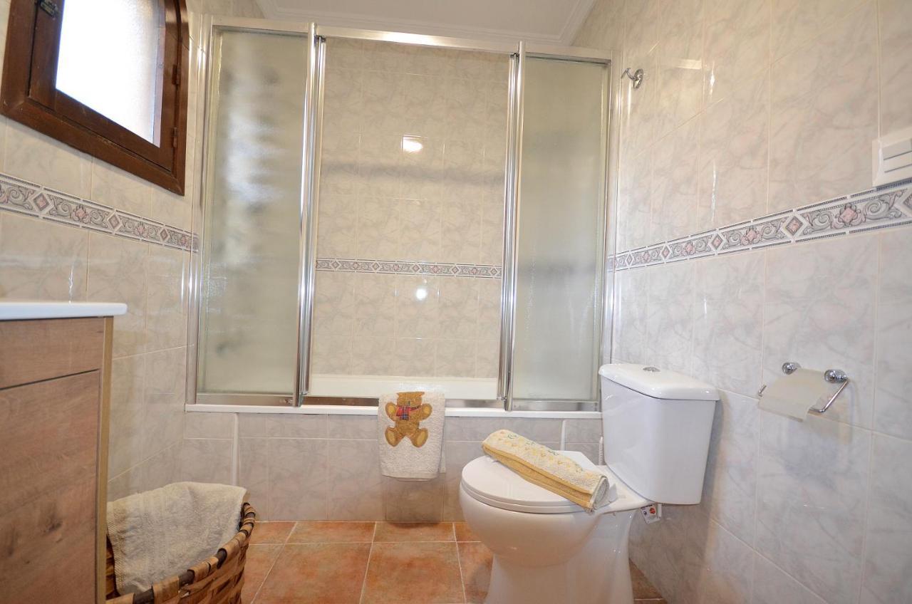 Agradable Adosado Con Piscina, Duchas Hidromasaje Villa Torrevieja Eksteriør bilde