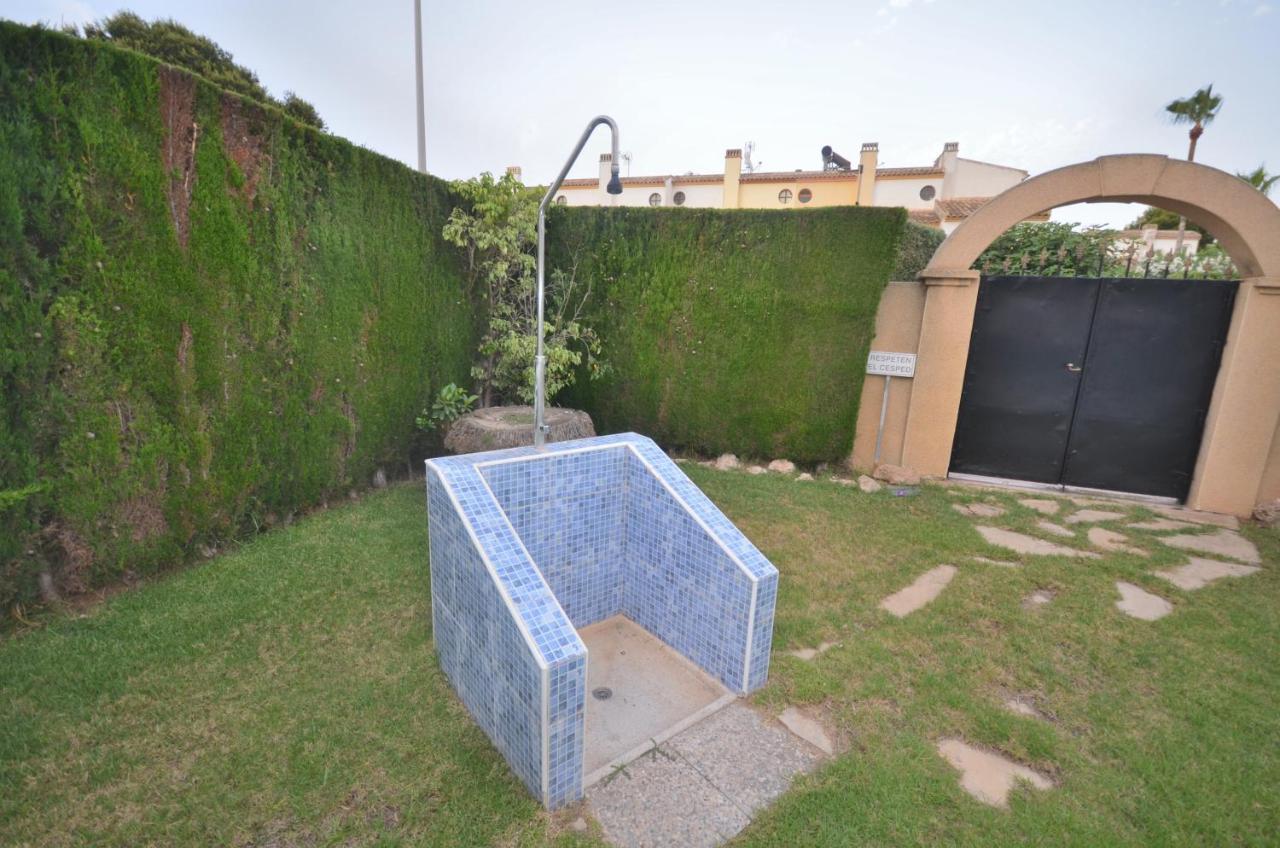 Agradable Adosado Con Piscina, Duchas Hidromasaje Villa Torrevieja Eksteriør bilde