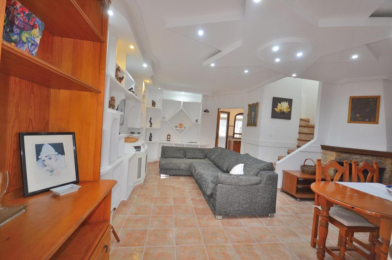 Agradable Adosado Con Piscina, Duchas Hidromasaje Villa Torrevieja Eksteriør bilde