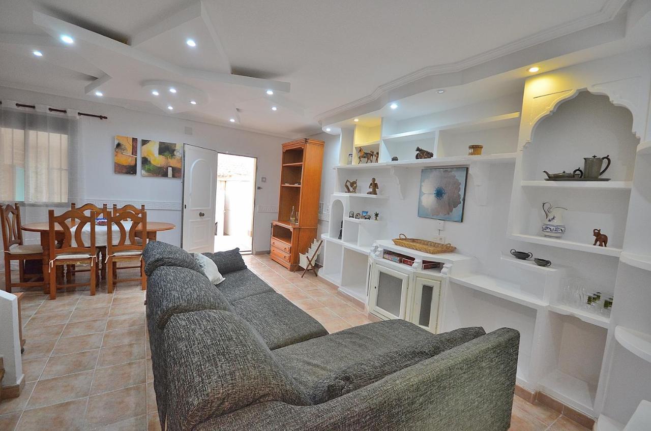 Agradable Adosado Con Piscina, Duchas Hidromasaje Villa Torrevieja Eksteriør bilde