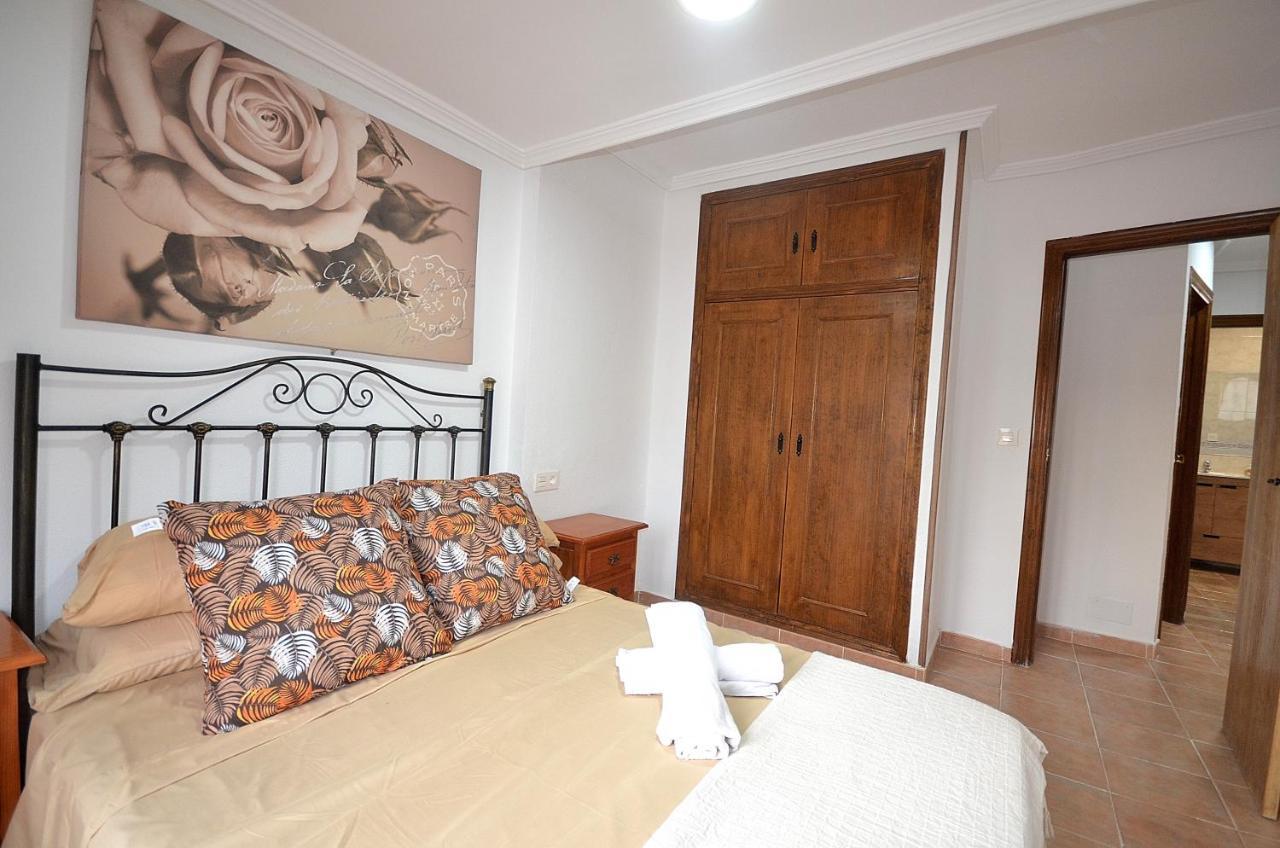 Agradable Adosado Con Piscina, Duchas Hidromasaje Villa Torrevieja Eksteriør bilde