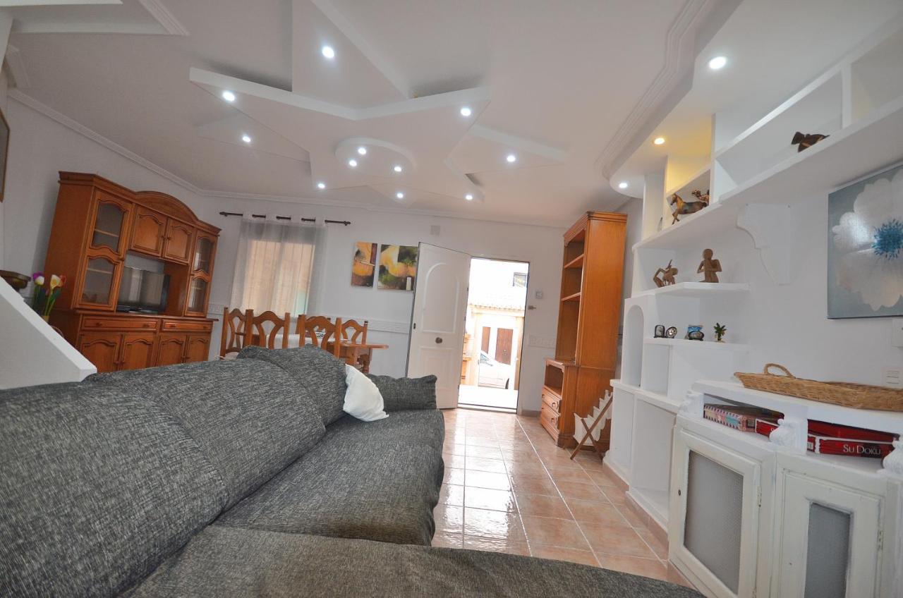 Agradable Adosado Con Piscina, Duchas Hidromasaje Villa Torrevieja Eksteriør bilde
