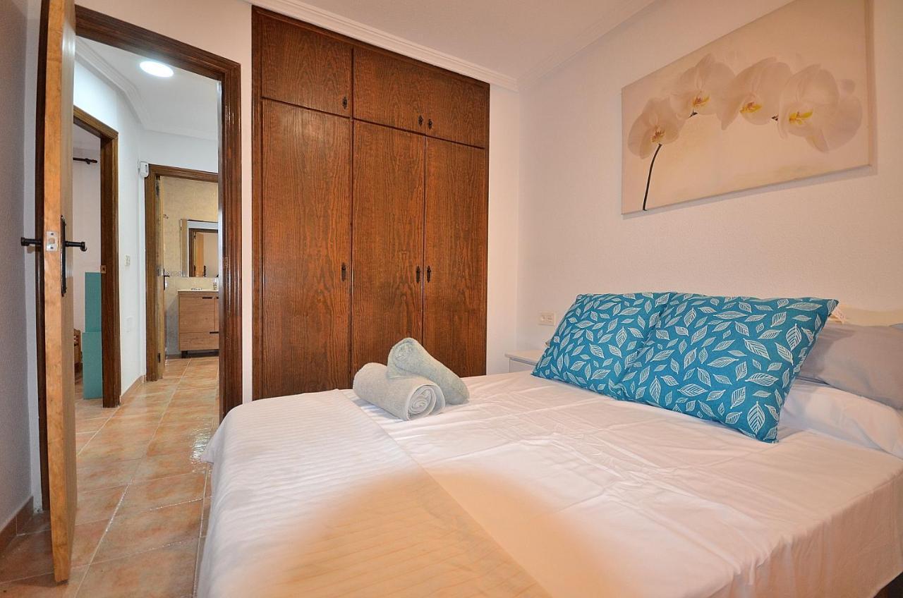 Agradable Adosado Con Piscina, Duchas Hidromasaje Villa Torrevieja Eksteriør bilde