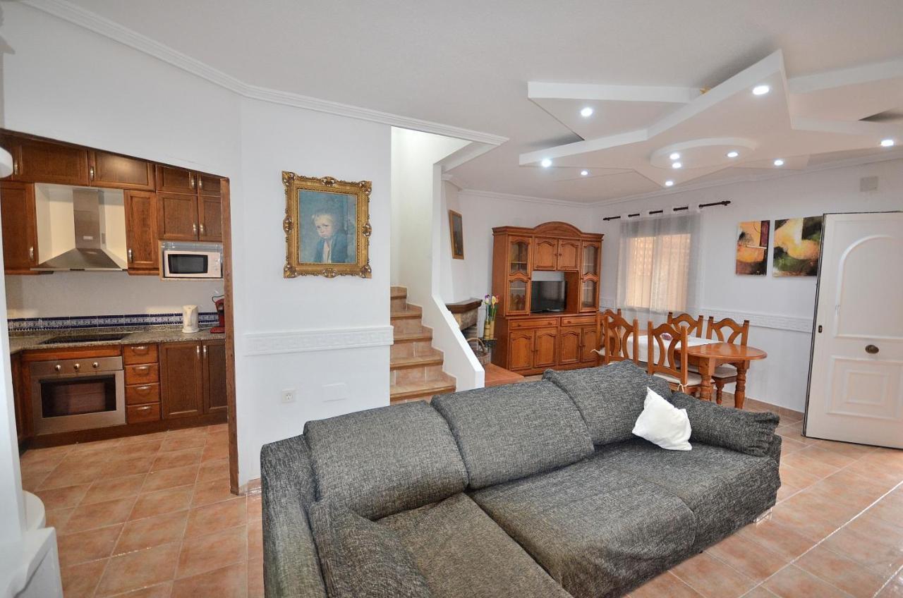 Agradable Adosado Con Piscina, Duchas Hidromasaje Villa Torrevieja Eksteriør bilde