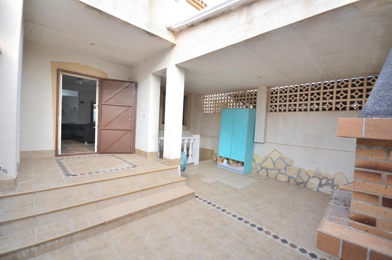 Agradable Adosado Con Piscina, Duchas Hidromasaje Villa Torrevieja Eksteriør bilde